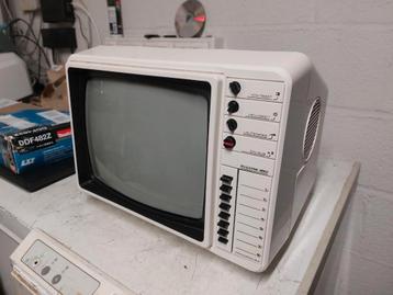 Kleine zwart wit tv voor herstelling of decoratie beschikbaar voor biedingen