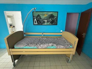 Lit médicalisé électrique, Enlèvement, Comme neuf