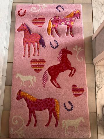 2 matten met paarden beschikbaar voor biedingen