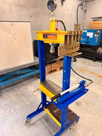 Werkplaats pers 12 ton beschikbaar voor biedingen