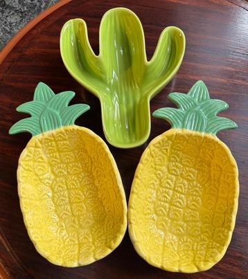 2x porseleinen ananas 20 cm en 1 cactus 16 cm schaaltje beschikbaar voor biedingen