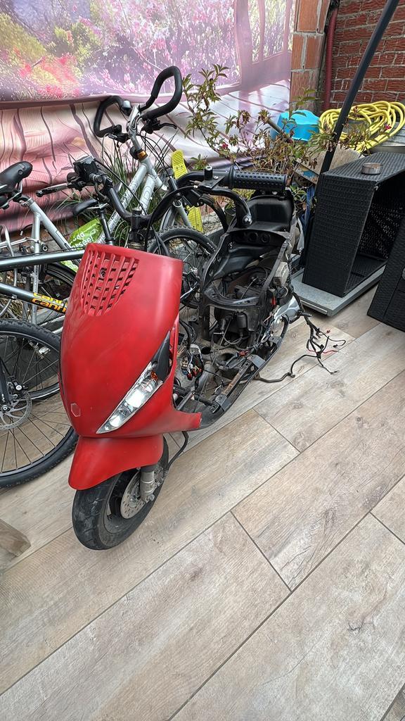 GEZOCHT!!!!! kapotte zip 2 takt, Fietsen en Brommers, Scooters | Piaggio, Gebruikt, Zip, Klasse A (25 km/u), Ophalen of Verzenden