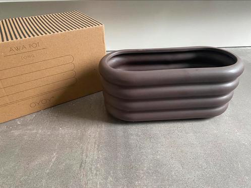 Oyoy - Awa pot long. Nieuw!, Tuin en Terras, Bloempotten, Nieuw, Steen, Binnen, Balkon, Tuin, Minder dan 40 cm, Minder dan 25 cm