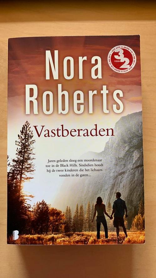 Nora Roberts - Vastberaden, Boeken, Thrillers, Gelezen, België, Ophalen of Verzenden