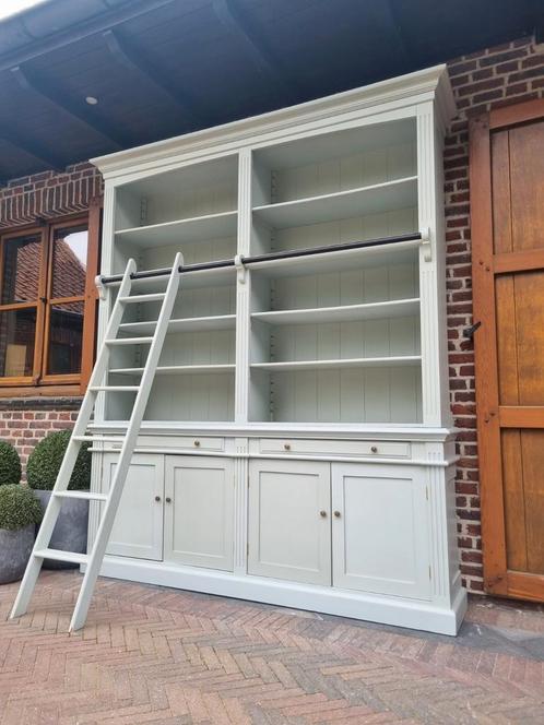 Massief houten boekenkast/bibliotheekkast GRATIS LEVERING, Huis en Inrichting, Kasten | Boekenkasten, Zo goed als nieuw, Ophalen of Verzenden