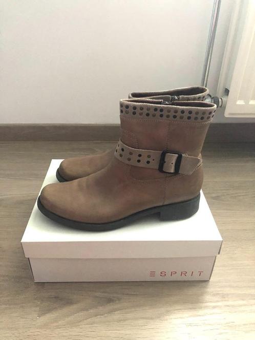 Bottines motardes en cuir beige taupe à clous Esprit (taille, Vêtements | Femmes, Chaussures, Porté, Boots et Botinnes, Beige