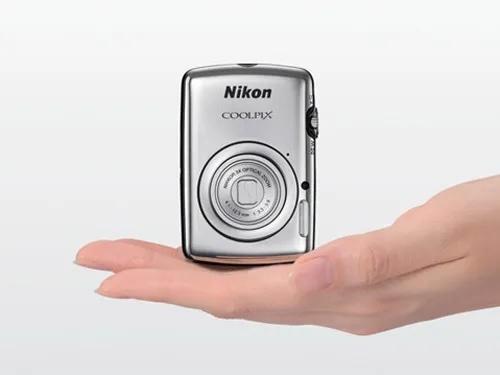 Nikon Coolpix S01 (kleinste digitale camera ooit van Nikon), Audio, Tv en Foto, Fotocamera's Digitaal, Zo goed als nieuw, Compact