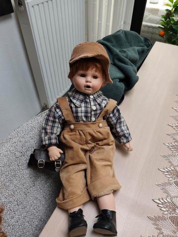 Porselein poppen beschikbaar voor biedingen