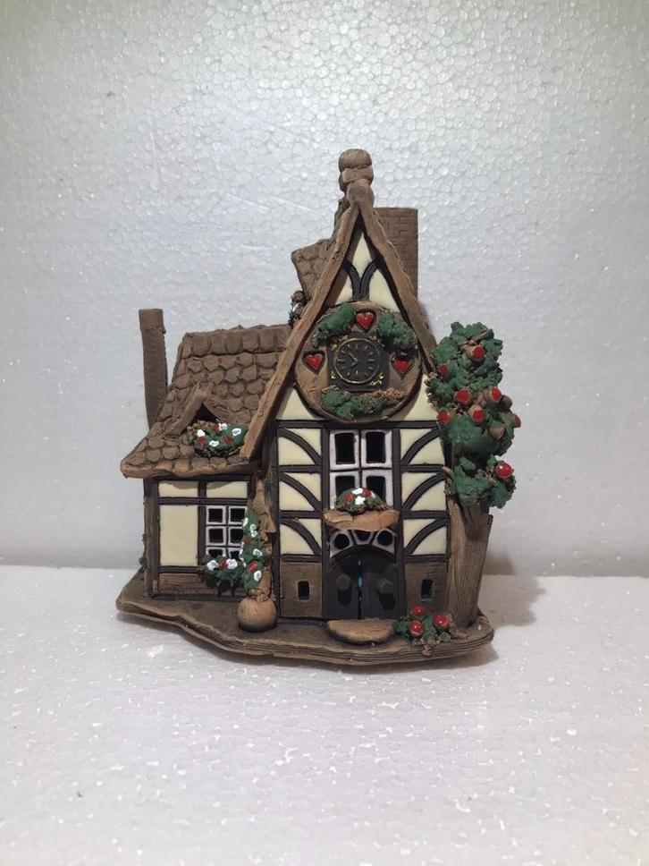 B107 keramisch kersthuis, Diversen, Kerst, Nieuw, Ophalen of Verzenden