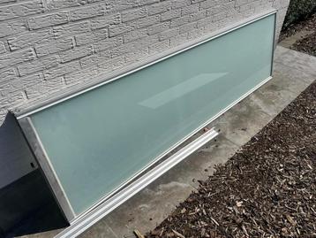 2 glazen schuifdeuren inclusief rails (271 hoog - 78.5 breed beschikbaar voor biedingen