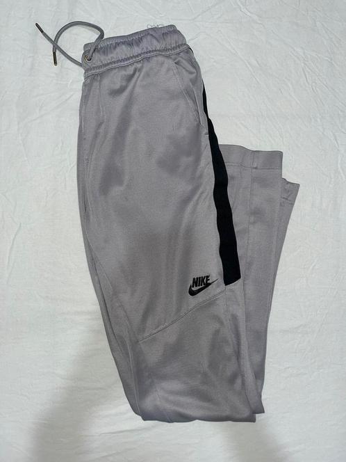 Training Nike, Vêtements | Hommes, Vêtements de sport, Porté, Taille 46 (S) ou plus petite, Gris, Enlèvement ou Envoi