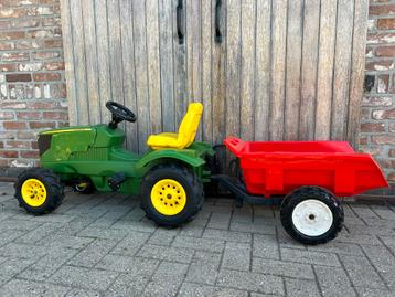 tractor John Deere met kipkar beschikbaar voor biedingen