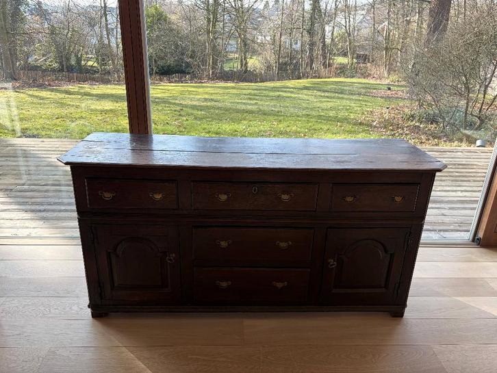 Authentieke massief eiken buffetkast met origineel beslag, Huis en Inrichting, Kasten | Buffetkasten, Gebruikt, Minder dan 100 cm