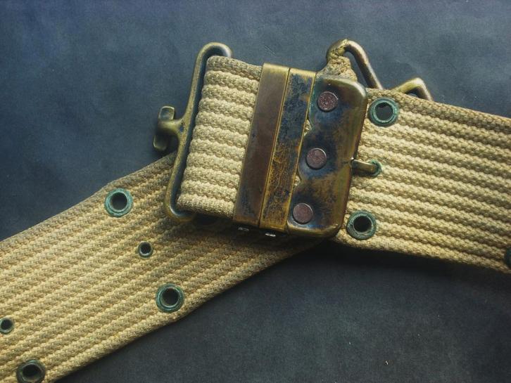 Ceinturon US M-36 pistol belt (British made) de terrain, Verzamelen, Militaria | Tweede Wereldoorlog, Landmacht, Overige typen