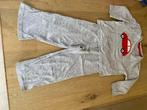 grijze pyjema met rode auto maat 98 104 - BD3, Kinderen en Baby's, Kinderkleding | Maat 98, Ophalen of Verzenden, Gebruikt, Jongen