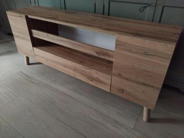 tv meubel met verlichting + salontafel beschikbaar voor biedingen