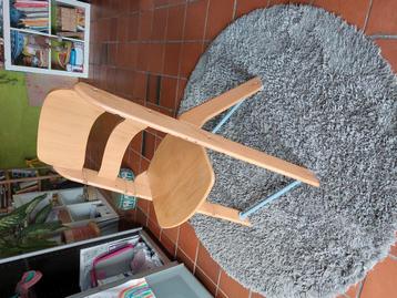 Houten kinderstoel hele nette staat beschikbaar voor biedingen