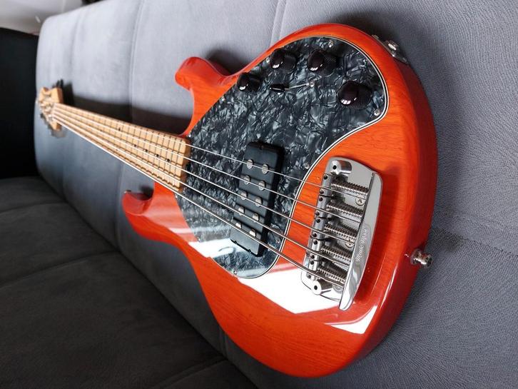 Musicman Stingray5 H 2011, Muziek en Instrumenten, Snaarinstrumenten | Gitaren | Bas, Gebruikt, Ophalen