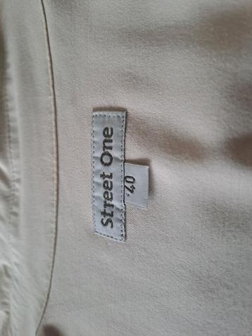 Mooie beige damesbloes/m=40 beschikbaar voor biedingen