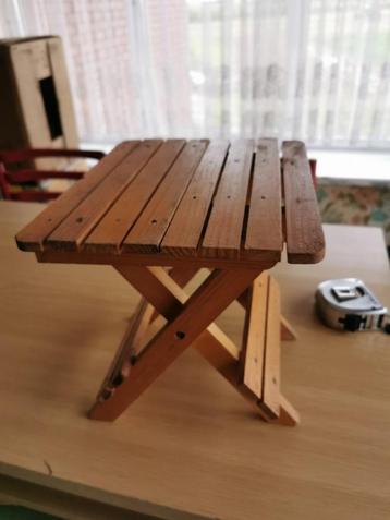 Opklapbaar houten tafeltje met latjes, bruin H29 B 25x21 cm beschikbaar voor biedingen
