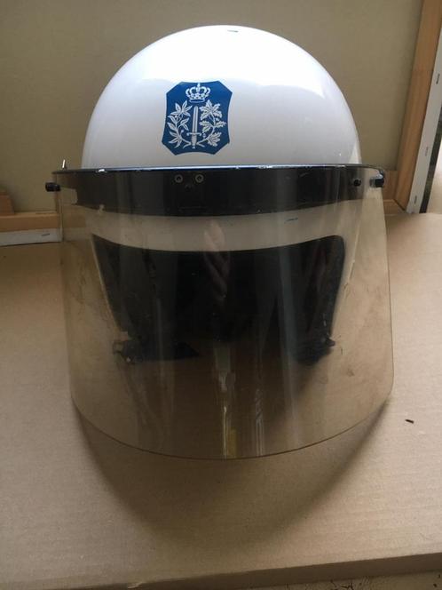 Politiehelm voor handhaving van de openbare orde., Verzamelen, Overige Verzamelen, Gebruikt, Ophalen of Verzenden