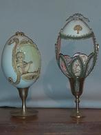 2 œufs d'autruche anciens sculptés avec des anges, Enlèvement ou Envoi
