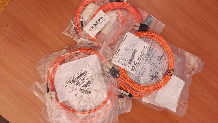 Fiber patch kabels Multimode SC/SC (5m en 2m) en SC/ST (2m), Computers en Software, Pc- en Netwerkkabels, Nieuw, Verzenden