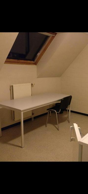 Studenten tafels / Stevige tafels beschikbaar voor biedingen