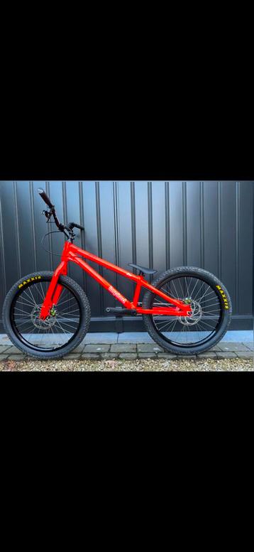Trial inspired flow plus 24” beschikbaar voor biedingen