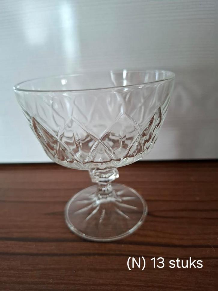 Set van 13 mooie Vintage dessert- of cocktailcoupe glazen, Verzamelen, Glas en Drinkglazen, Zo goed als nieuw, Ophalen of Verzenden