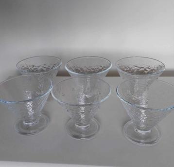 Set de 6 coupes à dessert en verre. En très bon état