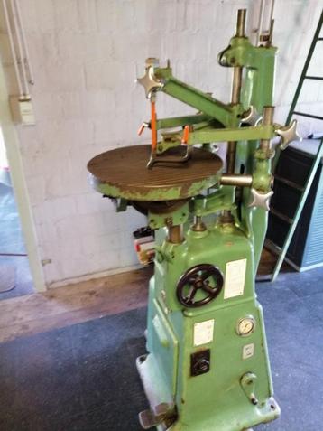 unieke vijl- en zaagmachine beschikbaar voor biedingen