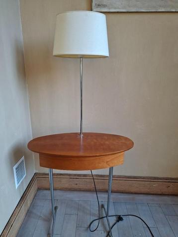 Design  seventies bijzettafeltje in teak  beschikbaar voor biedingen