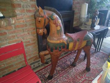 cheval antique en bois