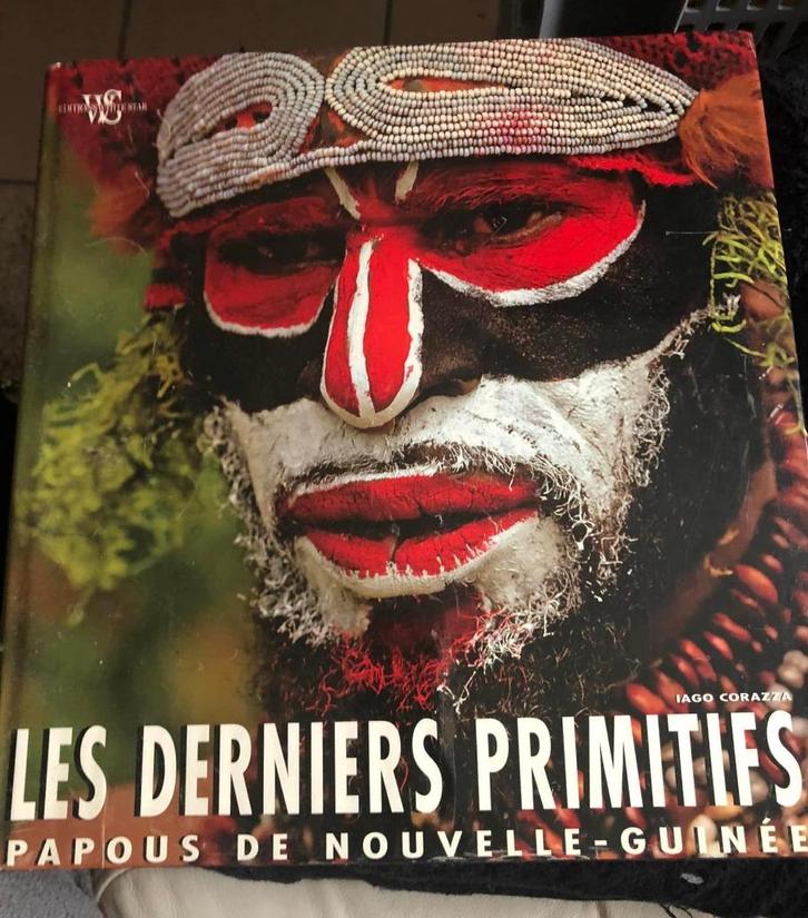 Les dernièrs primitifs, Papous de Nouvelle Guinée, Boeken, Reisgidsen, Nieuw, Ophalen of Verzenden
