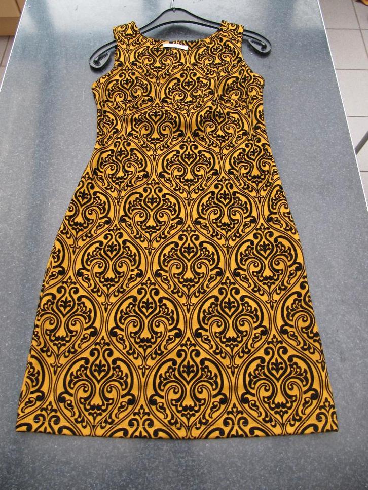 jurk overgooier Lola &Liza 36 oker+ zwart motief zonder mouw, Kleding | Dames, Jurken, Zo goed als nieuw, Maat 38/40 (M), Overige kleuren