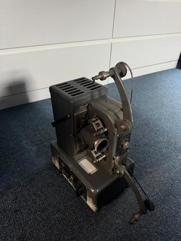 Vintage 8 mm projector CINAR - NARITA beschikbaar voor biedingen