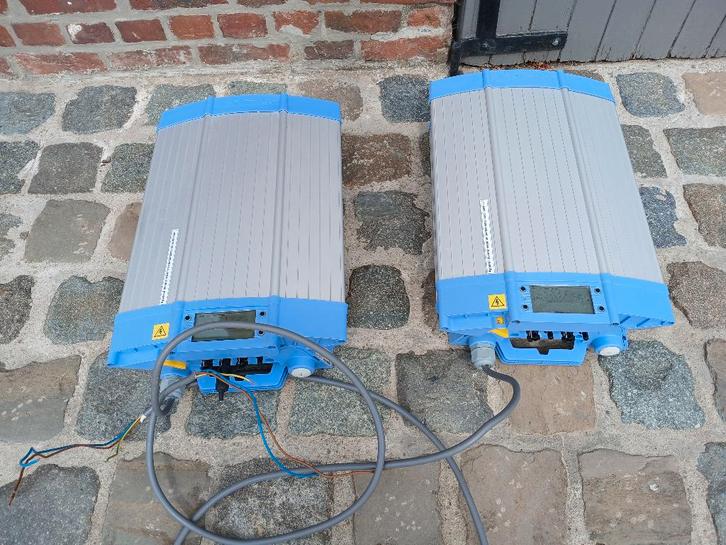 2 onduleurs panneaux solaires, Bricolage & Construction, Panneaux solaires & Accessoires, Utilisé, Enlèvement