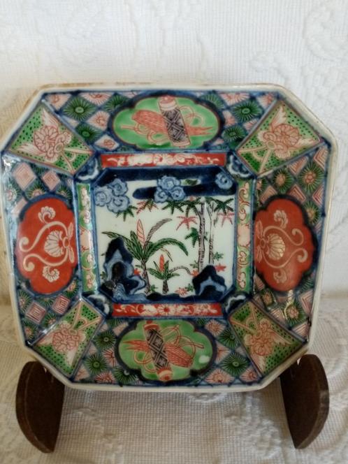 Achthoekig bord Japans porselein Meiji-periode, Antiek en Kunst, Antiek | Porselein, Ophalen of Verzenden