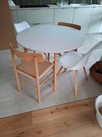 Tafel en witte stoelen, Ophalen, Zo goed als nieuw