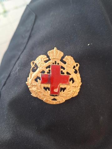 Inter Arma Caritas Rode Kruis pin beschikbaar voor biedingen