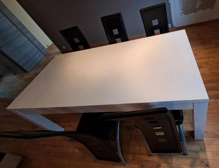 A DONNER Table imitation laqué blanc, Maison & Meubles, Tables | Tables à manger, Utilisé, 50 à 100 cm, 150 à 200 cm, Cinq personnes ou plus