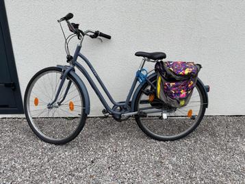 Elops R120 vrouwenfiets in goede, bijna niet gebruikte staat beschikbaar voor biedingen