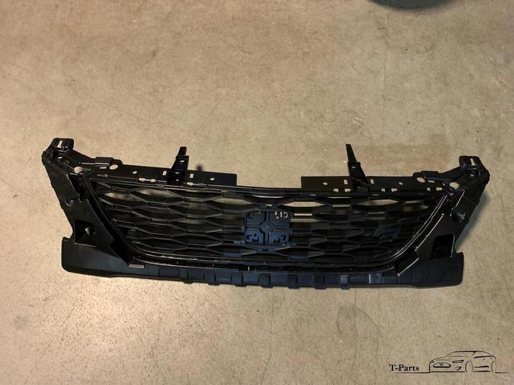 Seat leon 5F grill FR voorbumper nieuw, Auto-onderdelen, Carrosserie, Bumper, Voor, Gebruikt