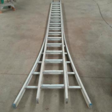 2 delige x 18 treden uitschuifbare aluminium ladder. 