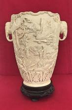 Grand vase, pierre dure, cinabre blanc, Chine, H: 30,5 cm