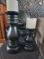 2 hoge houten kandelaars., Ophalen, Zo goed als nieuw