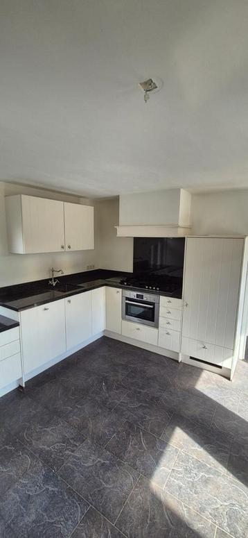 Nette Landelijke Hoekkeuken + Apparatuur + GEDEMONTEERD beschikbaar voor biedingen