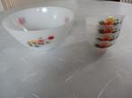 Set van grote kom en 4 kleine schaaltjes 'Arcopal Anemoon'., Enlèvement ou Envoi