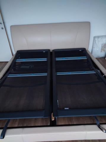 Lederen bed luxekwaliteit, met of zonder auping lattenbodem  beschikbaar voor biedingen